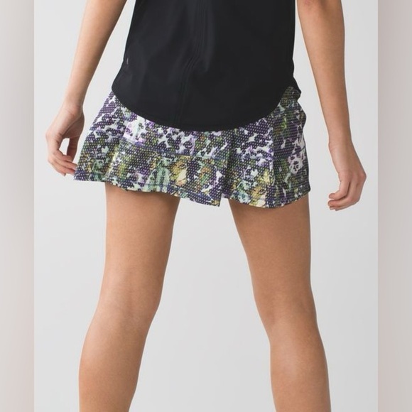 Lululemon pace revival skirt II floral purple green skirt sz 8 - Picture 1 of 10